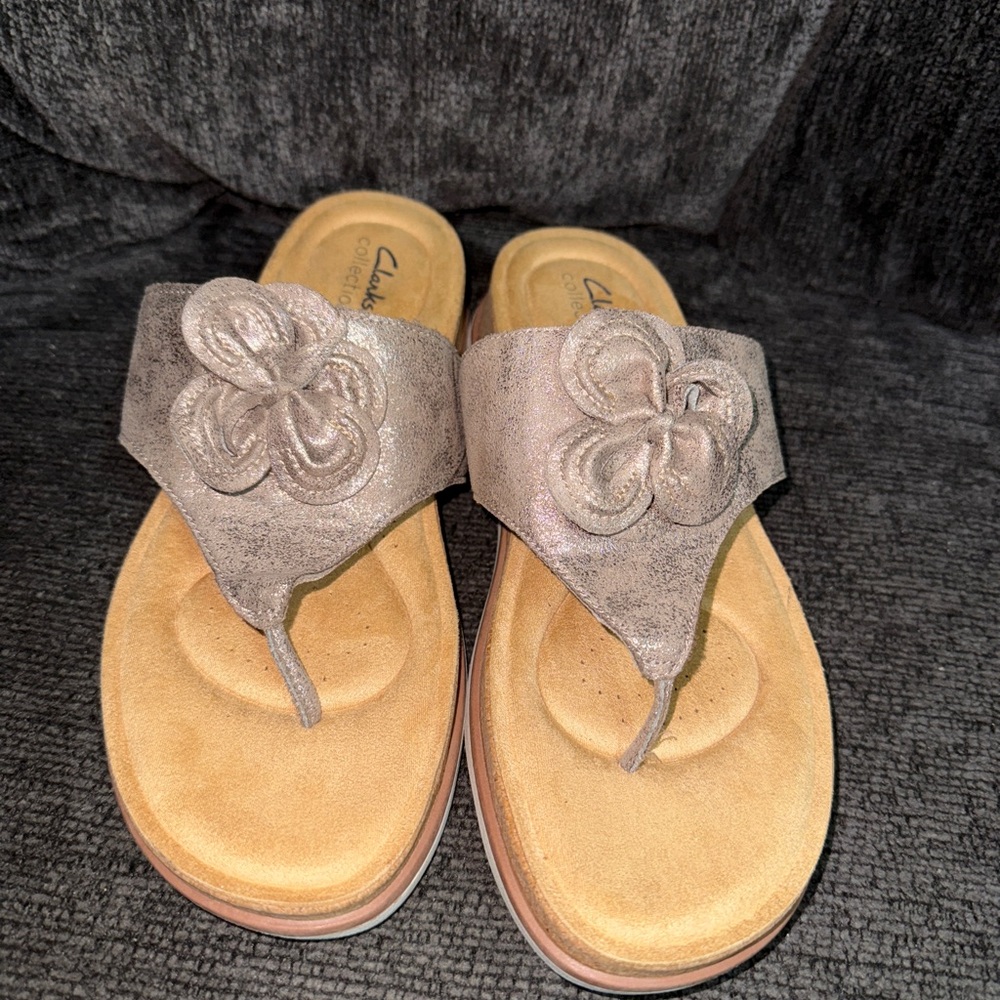 Clarks Brynn Style Women 9.5 Leather Sandal Shoe Gray Metallic Flat Flip Flop